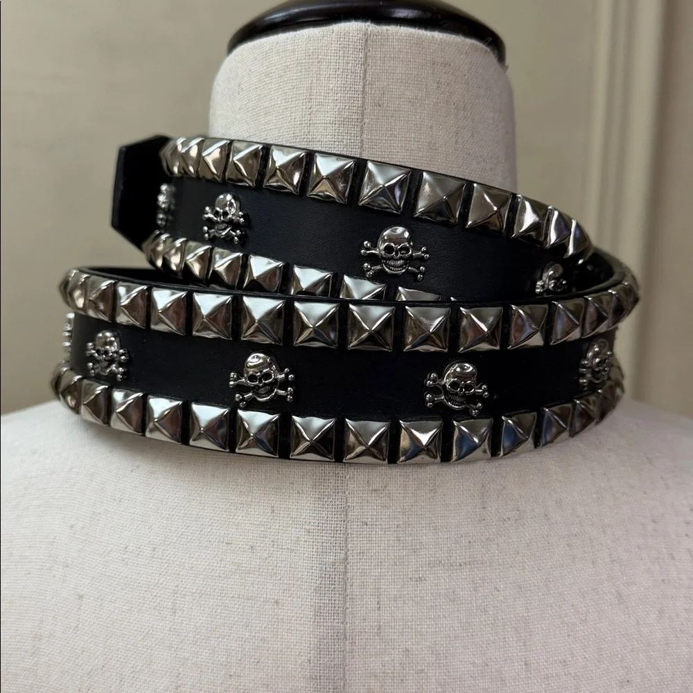 Black Studded Skull leather belt - Picture 3 of 4